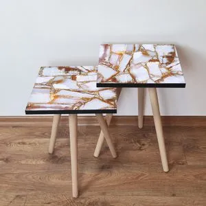 2Shp106 - Bela i Zlatna Složiva Stolica (2 Komada)