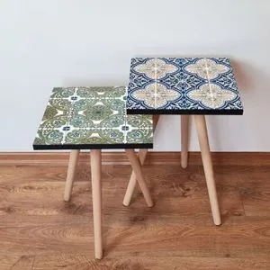 2Shp465 - Set od 2 Nesting Stolova u Zelenoj, Belom, Tamno Plavom i Bež Boji