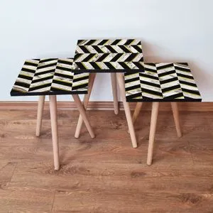 3Shp132 - Set Stolića za Kafu (3 Komada) u Beloj, Crnoj i Zlatnoj Boji