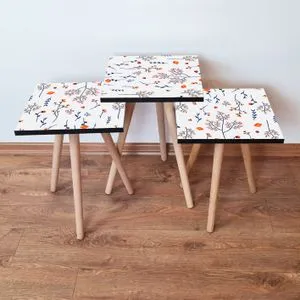 3Shp172 - Set od 3 Stola za Ugao u Belom, Tamnoplavo i Narandžasto