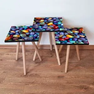 3Shp18 - Višenamenski Stolići (3 komada) u Višebojnoj