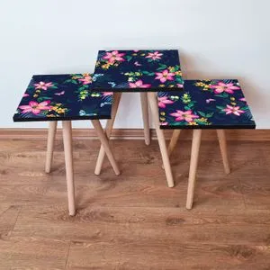 3Shp189 - Multicolor Multicolor Nesting Table (3 Pieces)