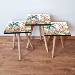 3Shp198 - Set od 3 Nesting Stolova u Belim, Senf, Braon i Zelenim Tonovima