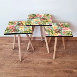 3Shp20 - Višenamenski Stolići (3 komada) u Višebojnoj