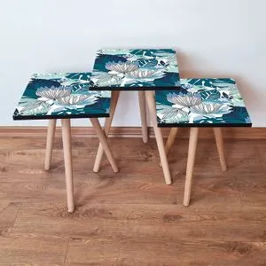 3Shp210 - Set od 3 Stola za Ugao u Beloj, Crnoj, i Plavoj Boji