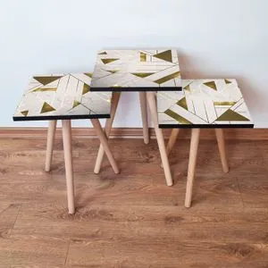 3Shp231 - Bela Zlatna Nesting Sto (3 Komada)