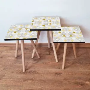 3Shp258 - Set Stolića za Kafu (3 Komada) u Beloj, Sivoj i Zlatnoj Boji