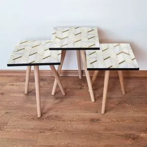 3Shp273 - Bela Zlatna Nesting Sto (3 Komada)