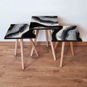 3Shp285 - Set Stolića za Kafu (3 Komada) u Beloj, Crnoj i Sivoj Boji