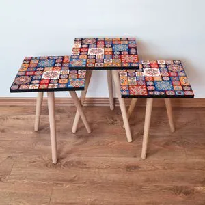 3Shp7 - Višenamenski Stolići (3 komada) u Višebojnoj