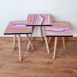 3Shp88 - Pink Pink
White
Gold Nesting Table (3 Pieces)