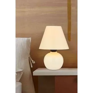 63749 White
Cream Table Lamp