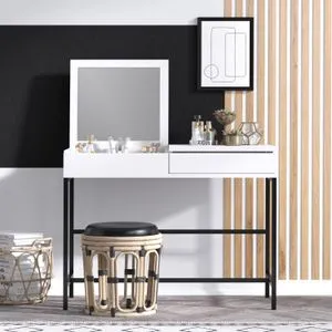 Amour White
Black Make-Up Table
