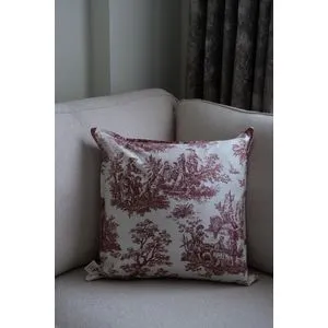 BST060 Burgundy
White Cushion Cover
