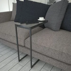 Callen - Crni Mramorni Sto sa Točkovima