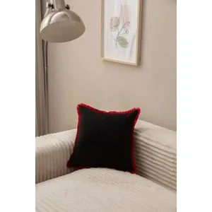 Crni jastučić v3 sa crnom navlakom