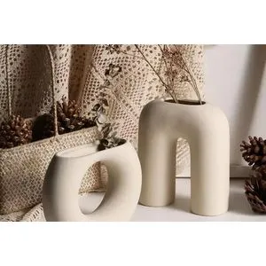 CY0070 Cream Vase