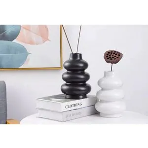 CY0078 Black
White Vase Set