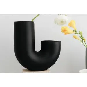 CY0088 Black Vase