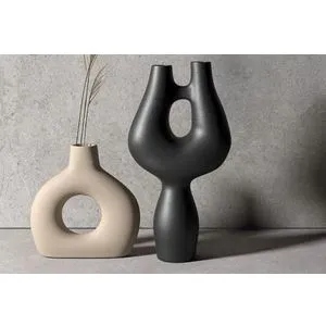 CY0100 Black Vase