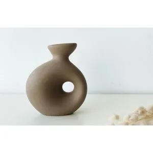 CY0147 Light Brown Vase