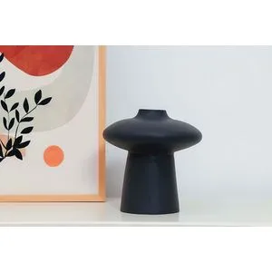 CY0177 Black Vase