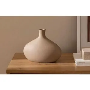 CY0200 Light Brown Vase
