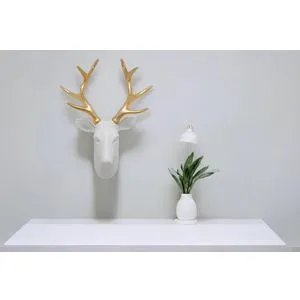 CY0434 White Decorative Object