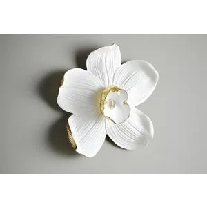 CY0438 White Decorative Object