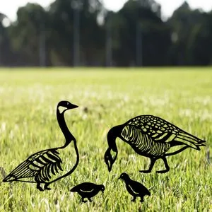 Fam 07 Crni Dekorativni Vrtni Objekt