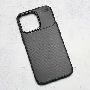 Maska Defender Carbon za iPhone 13 Pro 6.1 crna
