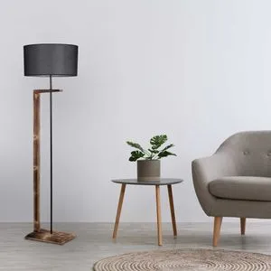 Menekşe Yanık Ahšap Lambader sa Crnim Abajurima