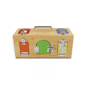 MONTESORI Drvena kutija sa bravama i katncima