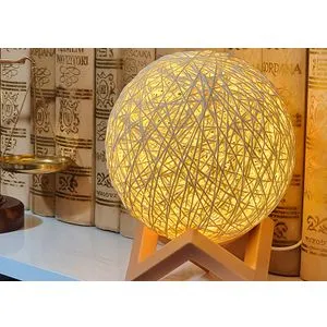 Mrežasta lampa od ratana