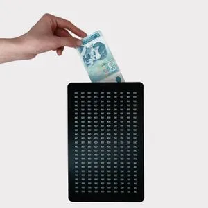 Poklon kasica prasica (kasica za novac) 100 RSD x 250 (25K RSD)