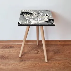 Shp213 - Sto sa strane u beloj, sivoj i crnoj boji