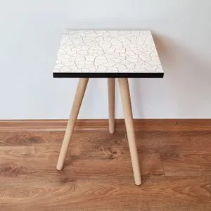 Shp221 - Bela Siva Noćna Tabela