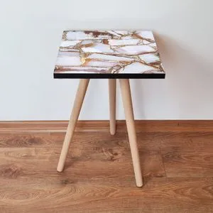 Shp262 - Bela Camel Zlatna Bočna Stolica