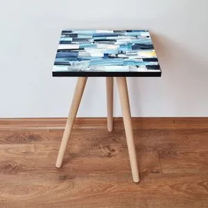 Shp82 - Sto sa bočnim policama u beloj, mornarsko plavoj i plavoj boji