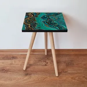 Shp87 - Green Green
Gold
Black Side Table