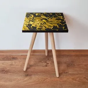 Shp93 - Gold Gold
Black Side Table