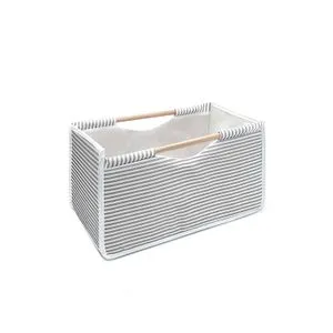 Siva Filcana Korpa sa Drvenom Drškom