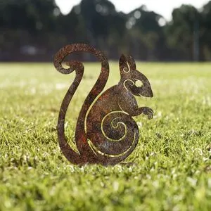 Squirrel - A 01 Višenamenski Dekorativni Objekt za Vrt