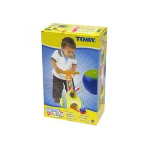 TOMY GURALICA ISPALJIVAČ SA LOPTOM