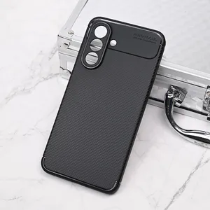 Torbica Defender Carbon za Samsung A366B Galaxy A36 5G crna