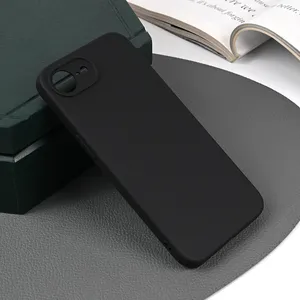 Torbica silikonska Skin za iPhone 16e 6.1 mat crna