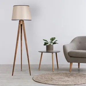 Tripod Yanık Lambader Pramit - Osvetlite svoj prostor