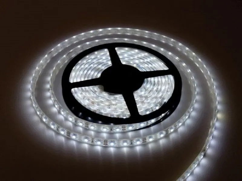LED traka 2835W-120, 6500K ,120 Led/m,IP20 , 9.6 W/m,10-12lm, 5 m kotur ( XLED-D-2835W-120 )