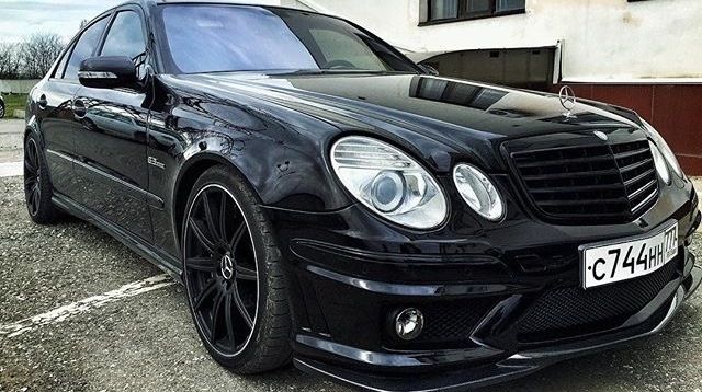 Maska prednja MERCEDES W211 E-Class (2006-2009) - AMG crna - PROSET VTT doo