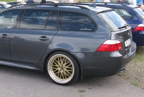 Zadnji M branik BMW E61 karavan (2007-2010) - M-tech - PROSET VTT doo
